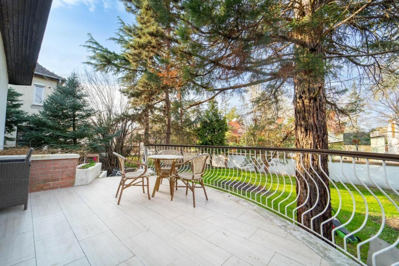 Villa Butterfly Budapest Luaran gambar