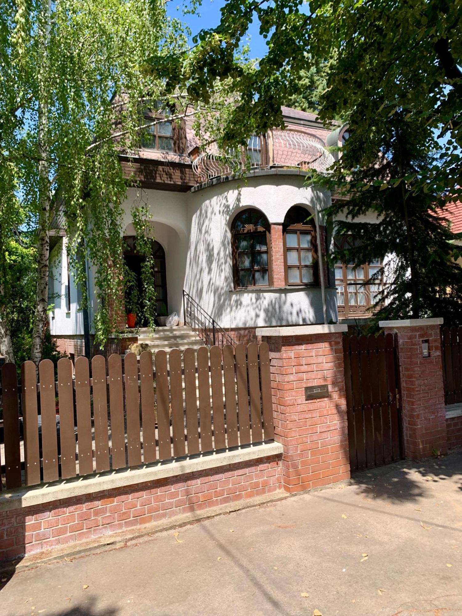 Villa Butterfly Budapest Luaran gambar